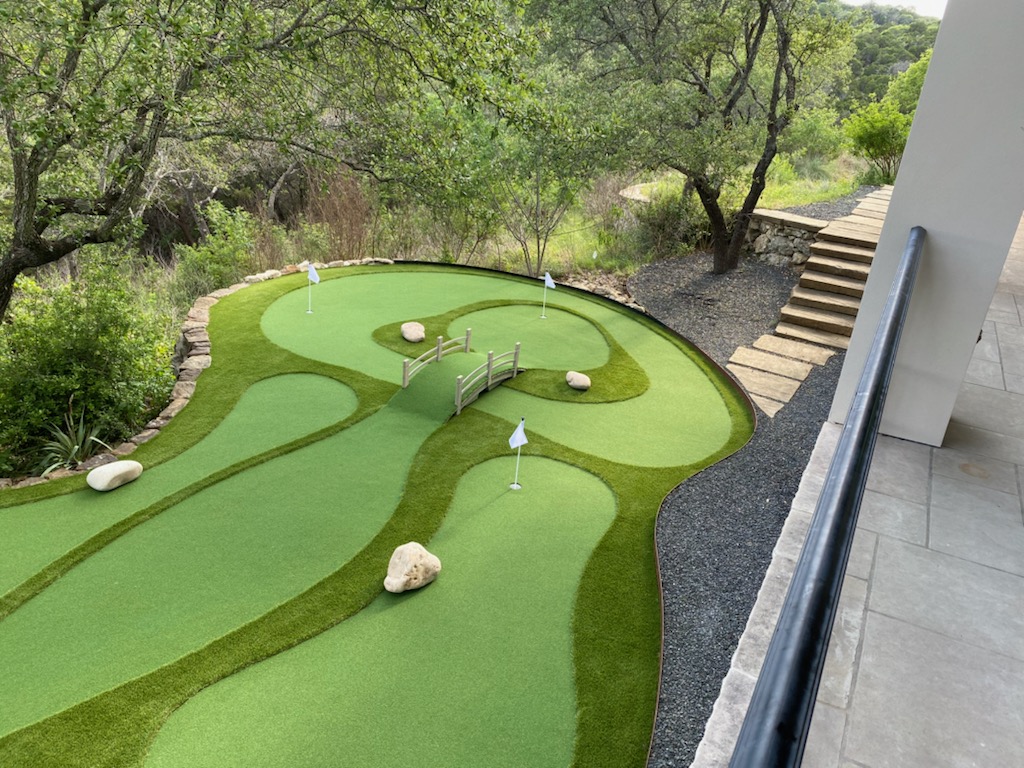 Use creative obstacles for your Austin mini golf course